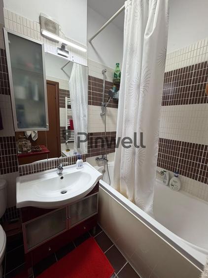 Apartament cu 3 camere semidecomandat, mobilat în Central