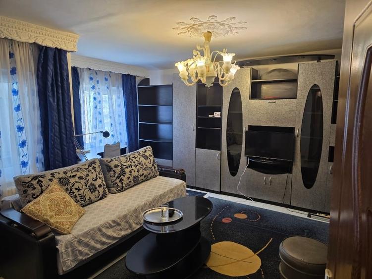 Apartament cu 3 camere decomandat, mobilat în Tineretului