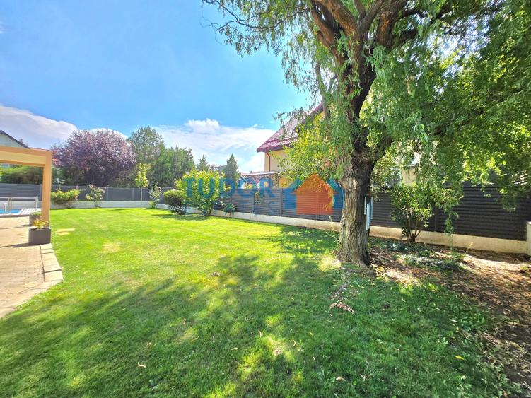 Renovated 6 Bedroom Luxury Villa with Private Garden, Swimming Pool & Sauna - 30