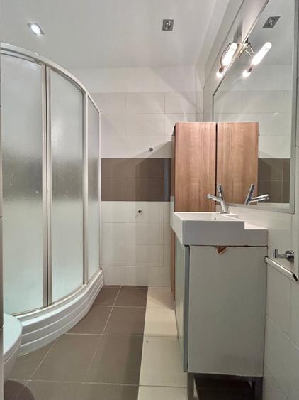 Apartament cu 4 camere decomandat, mobilat în Iancu Nicolae