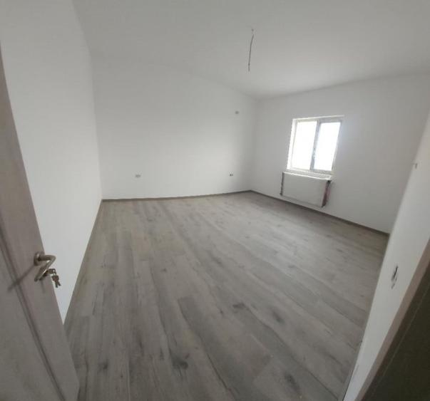 Casă cu 5 camere cu Teren 400 Mp în Central
