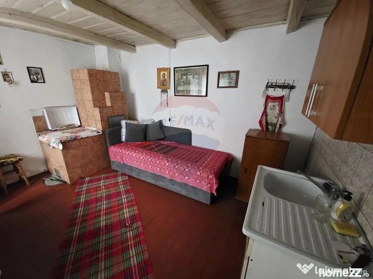 Casă cu 4 camere cu Teren 1677 Mp în Slobozia (Roznov)