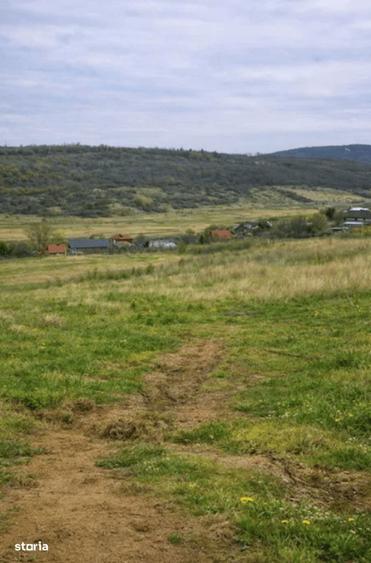 Teren de 986 mp, în Podul de Fier