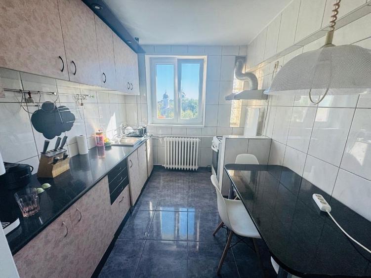Apartament cu 3 camere decomandat, mobilat în Titan