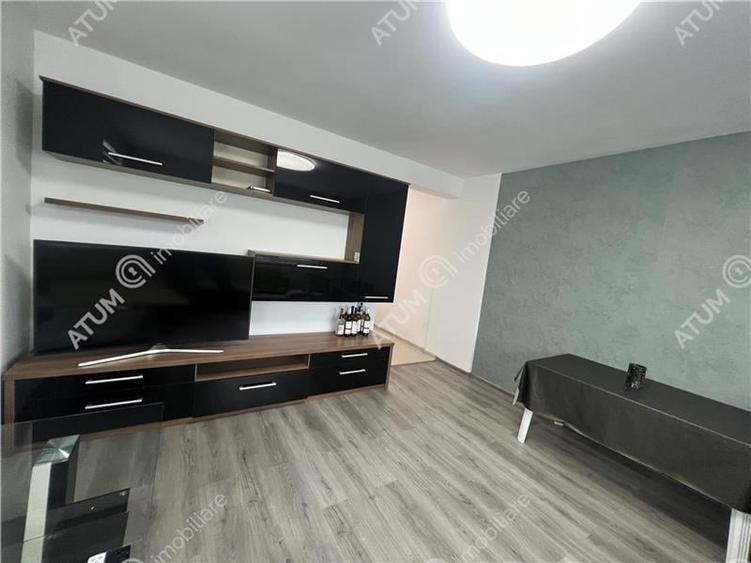 Apartament cu 3 camere decomandat, mobilat în Piața Cluj