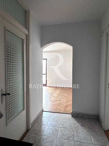 Apartament cu 3 camere decomandat în Lotus