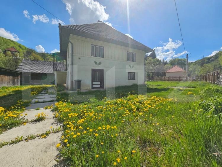 Casă individuală cu 5 camere cu Teren 2000 Mp în Ghioncani