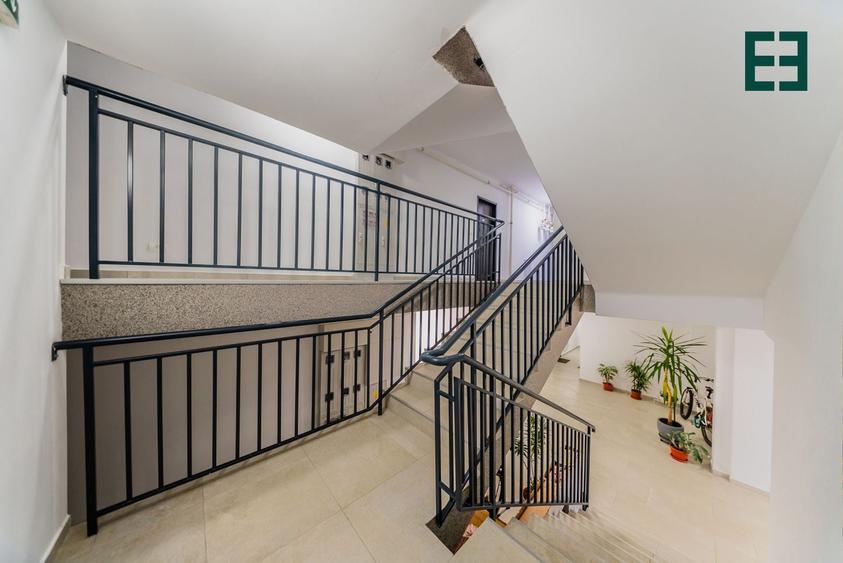 Apartament cu 2 camere, mobilat în Est