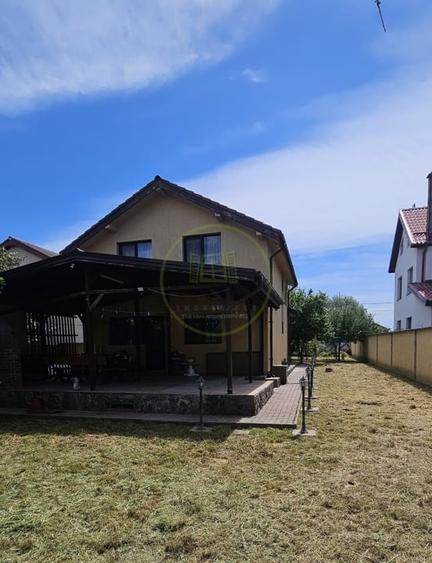 Casă individuală cu 3 camere cu Canalizare în Malu Mare