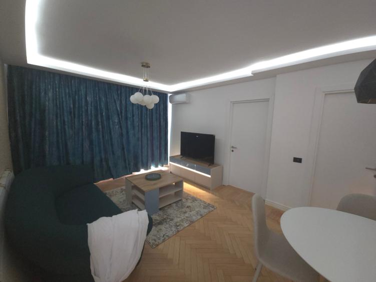 Apartament cu 2 camere semidecomandat, mobilat în P-ța Romană