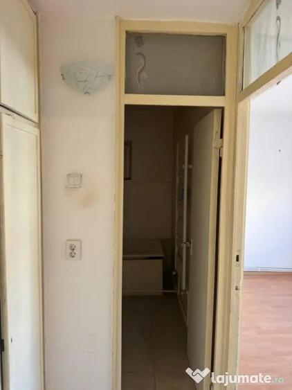 Apartament cu 2 camere semidecomandat în Rovine