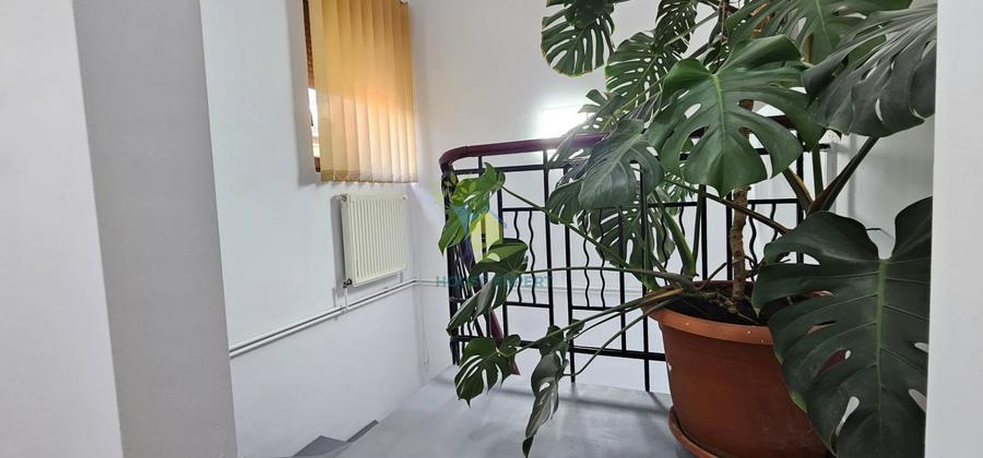 Apartament cu 4 camere decomandat în P-ța Rosetti