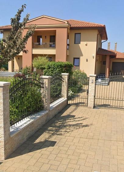 Casă individuală cu 5 camere cu Canalizare în Central