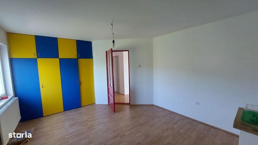Apartament cu 3 camere, mobilat în Cetate