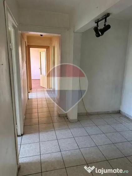 Apartament cu 3 camere decomandat în Rogerius
