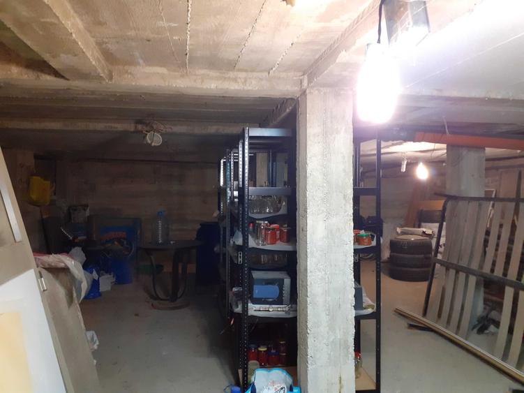 Casă cu 4 camere în Potlogi