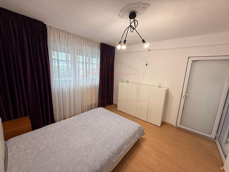 Apartament cu 3 camere decomandat în Micro 20