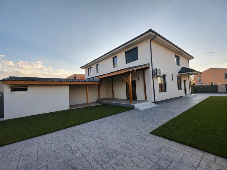 Duplex cu 5 camere cu Canalizare în Moșnița Nouă