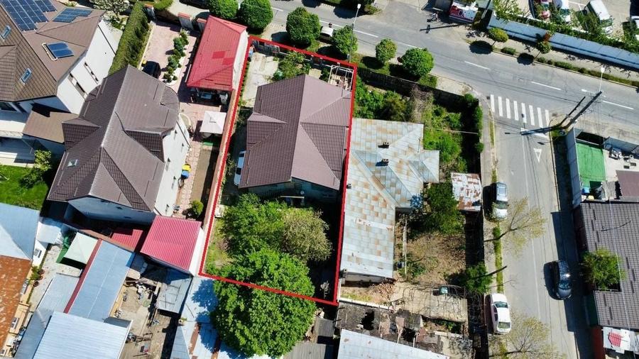 Casă individuală cu 6 camere cu Canalizare în Central