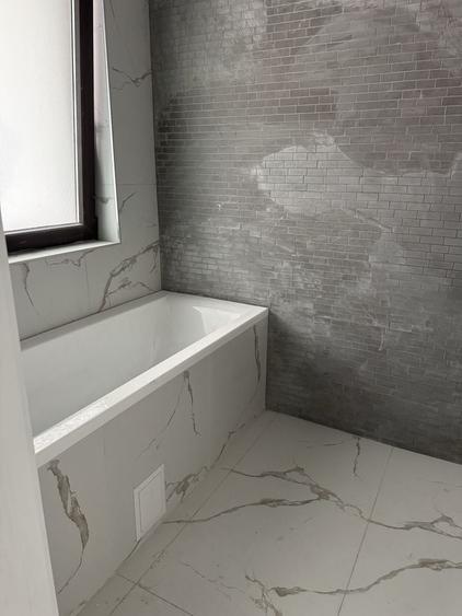 Apartament cu 3 camere semidecomandat în Ostroveni