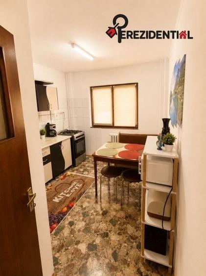 Apartament cu 3 camere decomandat, mobilat în Tineretului