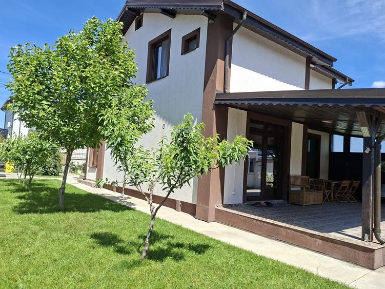 Casă cu 4 camere în Preajba