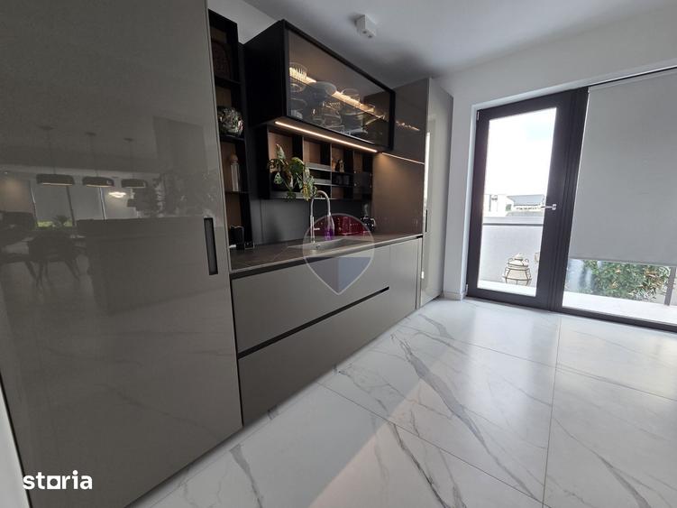 Casă cu 7 camere cu Teren 1000 Mp în Câmpineanca