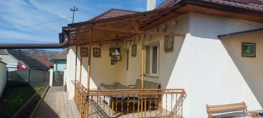 Casă cu 2 camere în Central