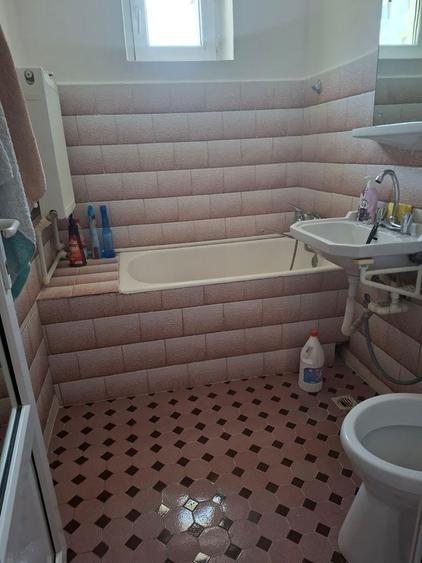 Apartament cu 2 camere semidecomandat, mobilat în Fetești-Gară