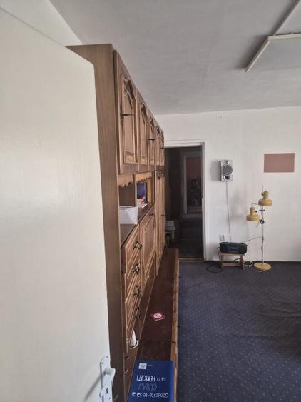 Apartament cu 3 camere semidecomandat, mobilat în Girocului