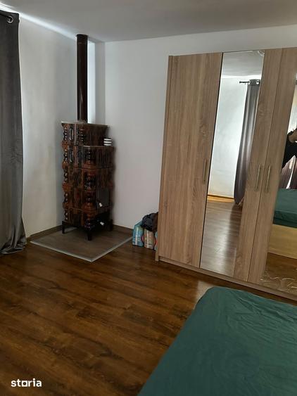 Casă cu 6 camere cu Teren 640 Mp în Davidești
