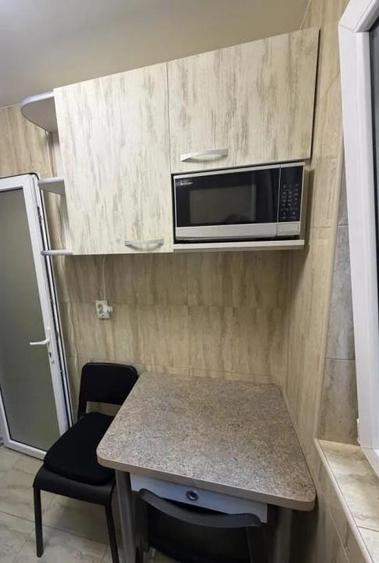 Apartament cu 2 camere semidecomandat, mobilat în Tei