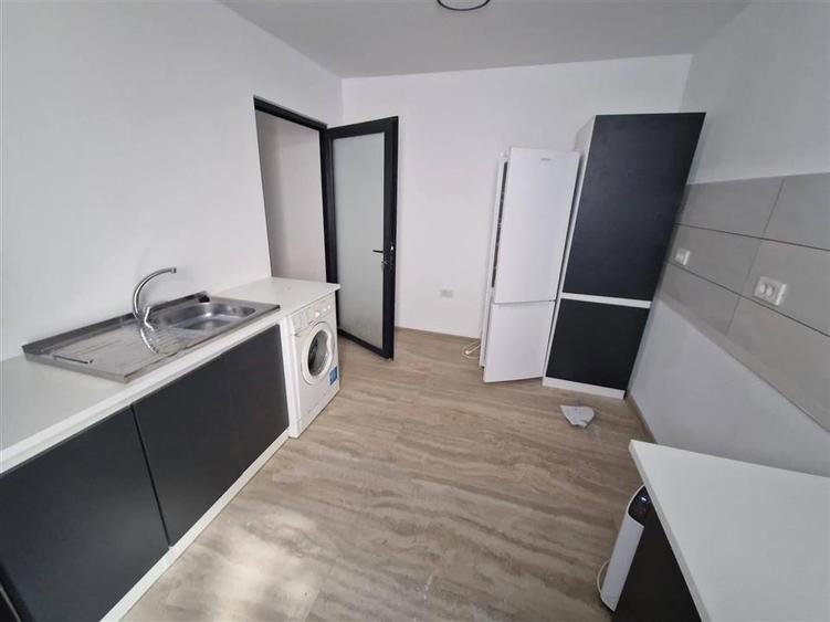 Casă cu 2 camere cu Canalizare în Central