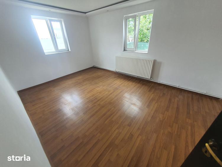 Casă cu 7 camere cu Teren 650 Mp în Limanu