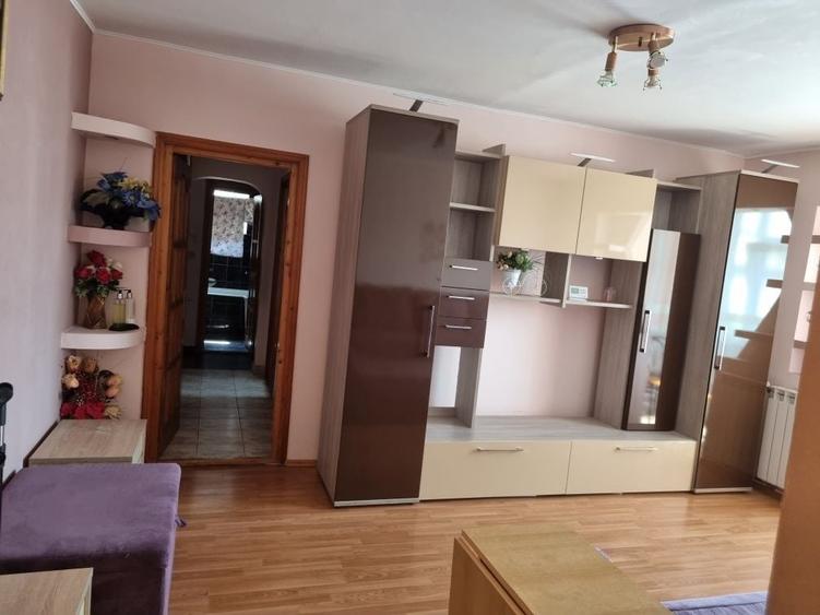 Apartament cu 3 camere semidecomandat în Exterior Vest