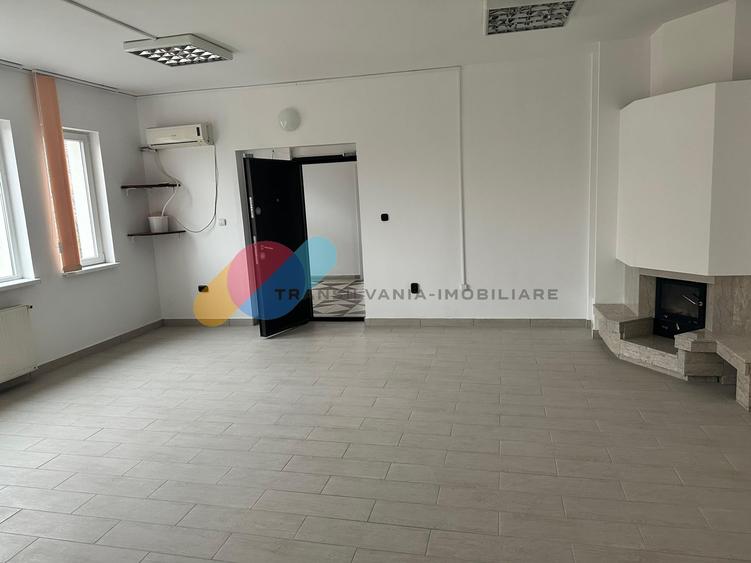 Casă individuală cu 7 camere cu Canalizare în Zorilor