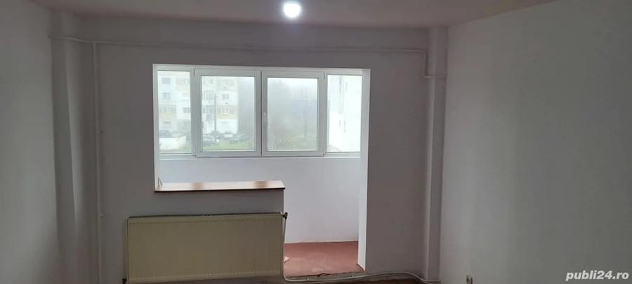 Apartament cu 3 camere decomandat în Republicii