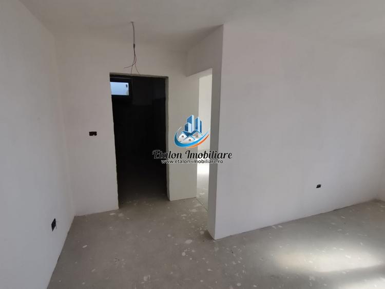 Apartament cu 3 camere semidecomandat în Dărmănești
