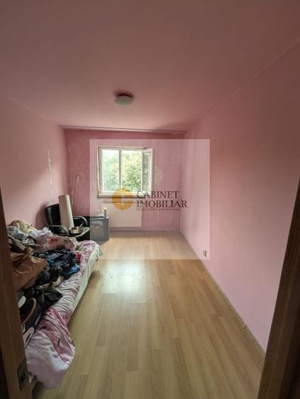 Apartament cu 3 camere semidecomandat în Gorjului