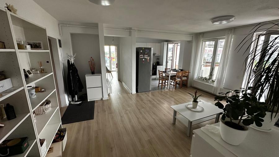 Apartament cu 3 camere semidecomandat în Central