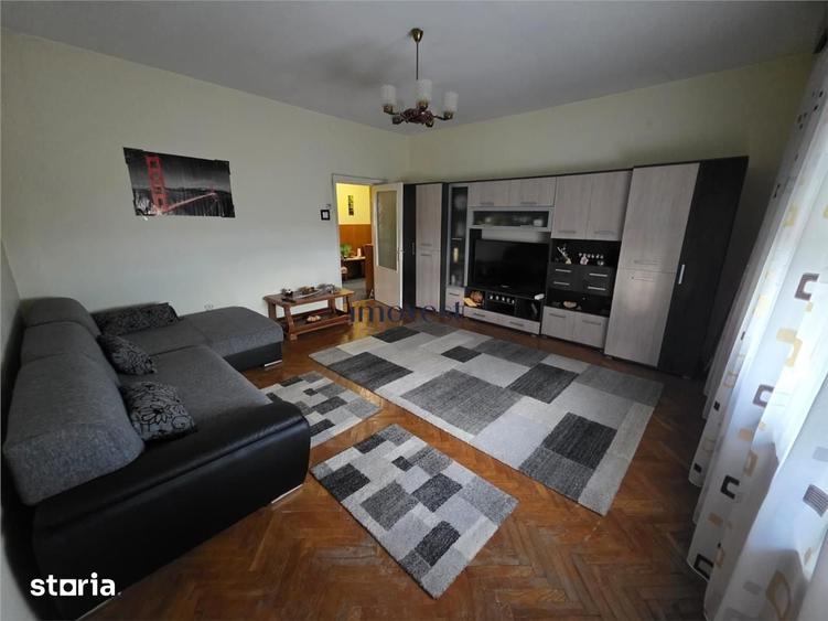 Apartament cu 3 camere decomandat în Central