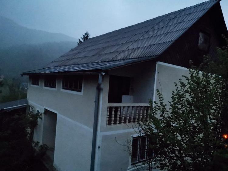 Casă individuală cu 4 camere cu Piscina în Valea Vișeului