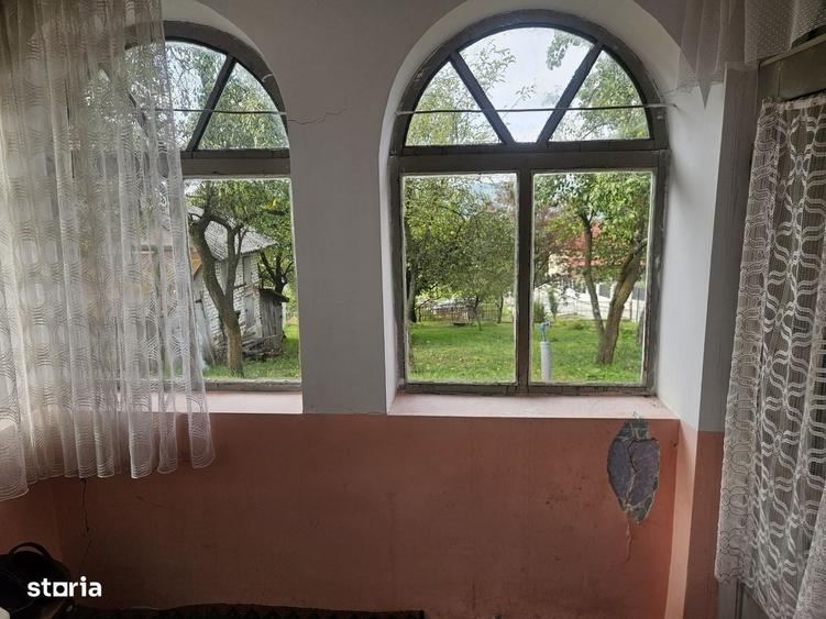Casă cu 4 camere în Argeșani