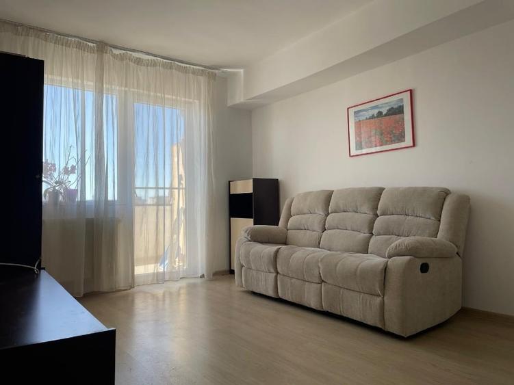 Apartament cu 3 camere decomandat, mobilat în Apărătorii Patriei