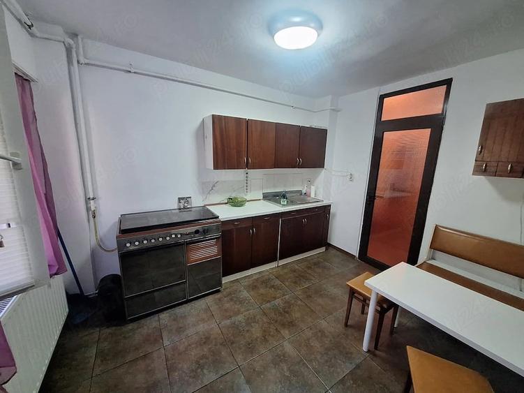 Apartament cu 3 camere decomandat în Aradului