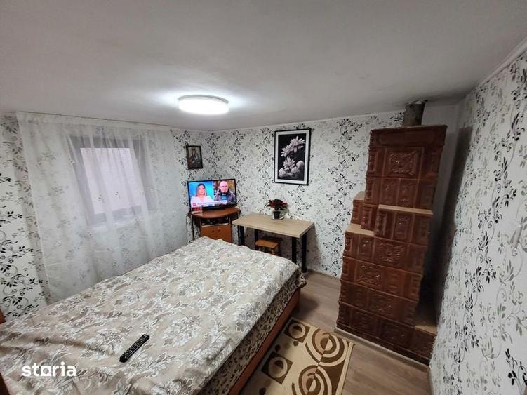 Casă cu 4 camere semidecomandat cu Teren 139 Mp în Vădăstrița