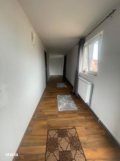 Casă cu 4 camere cu Teren 380 Mp în Romanești