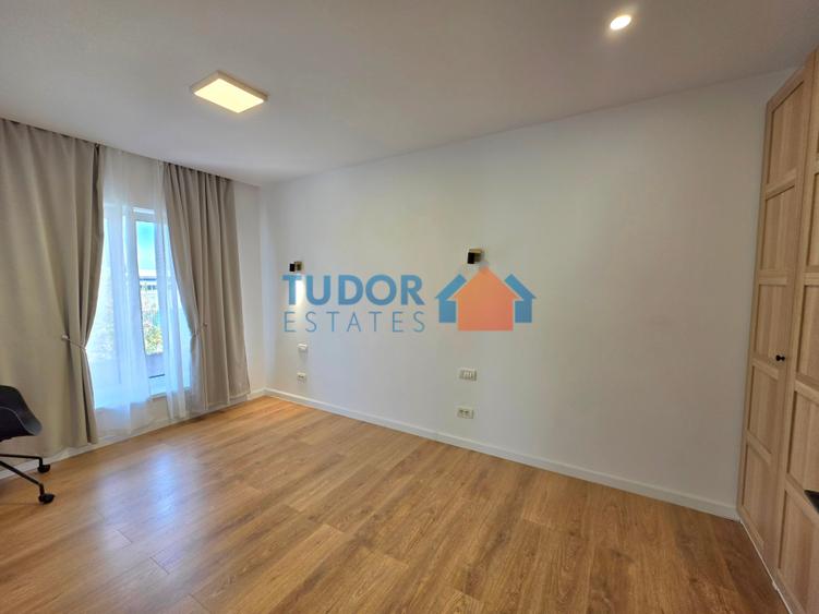 Casă cu 5 camere cu Teren 350 Mp în Pipera