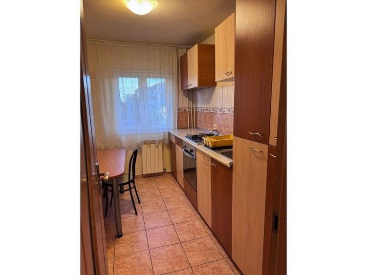 Apartament cu 2 camere semidecomandat, mobilat în Girocului