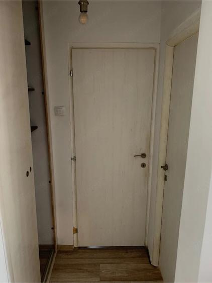 Apartament cu 3 camere semidecomandat în Punctele Cardinale